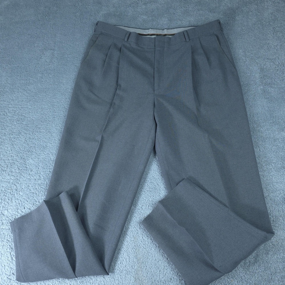 Levi's Travelers Dress Pants Mens 36x31 Gray Pleated Microfiber Slacks